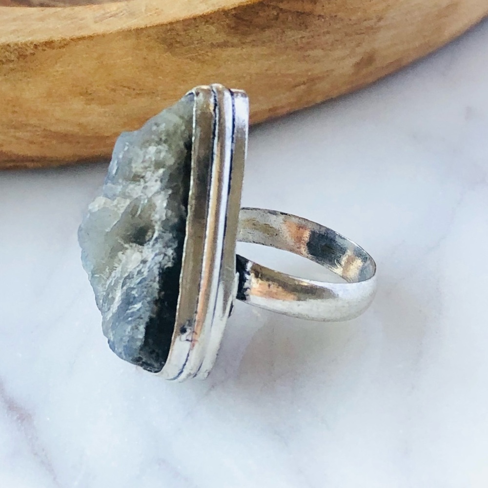 Silver Labradorite Statement Ring - Picture 3 of 10